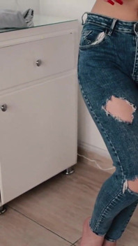 Ik heb mijn spijkerbroek natgemaakt met plas als ik kleren probeer