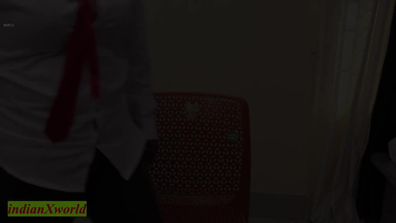 Indian Xshot: Bella presentatrice TELEVISIVa prima volta sesso a tre! Non venire...