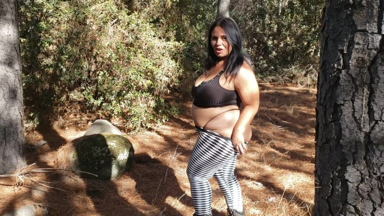 Riderqueen: Stepmom pillow humping forest