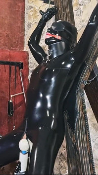Keseronokan melampau untuk gloomi - Alex Latex