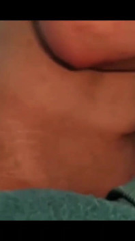 Une cougar à gros cul fraîchement sortie de la douche sèche son gros cul et le trémousse pour moi !