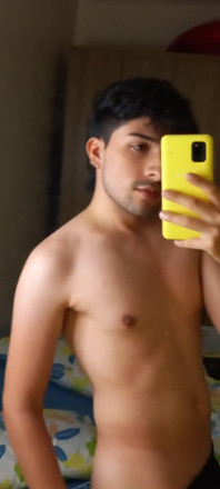 Curious Heterosexual Sending Nude Photos to His Gay Friend