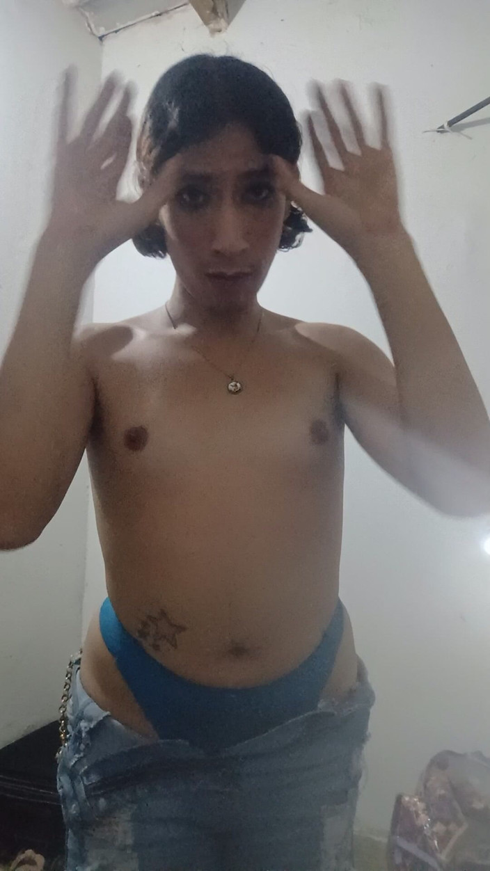 Femboy from Colombia: Danças Esta Manhã E Novamente Para Ty