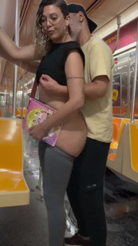 Studentka dostane sperma ve vlaku metra v New Yorku.