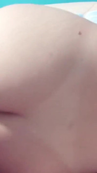 음란한 여자친구가 열렬히 섹스한다