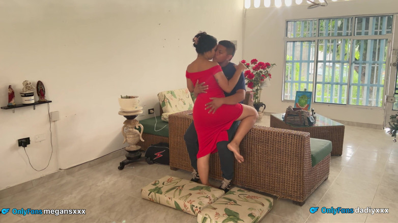 MeGanSxx: Ia Bersenjata Di Ruang Tamu Rumah, Apa Persetubuhan Yang Baik...
