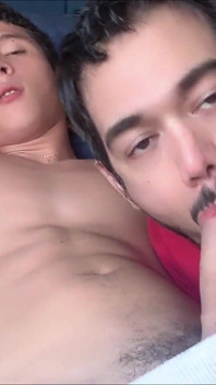 ¡Mi amante recibe una mamada cuando su esposa sale de la casa!