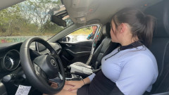 Julianaburning: 人里離れたところを一人で歩いている小さな小人を見つけて、私の巨大なお尻を犯してもらうために彼を私のアパートに招待します