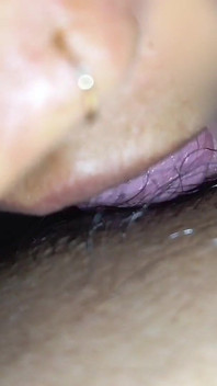 Une bhabhi indienne se fait lécher la chatte et enculer