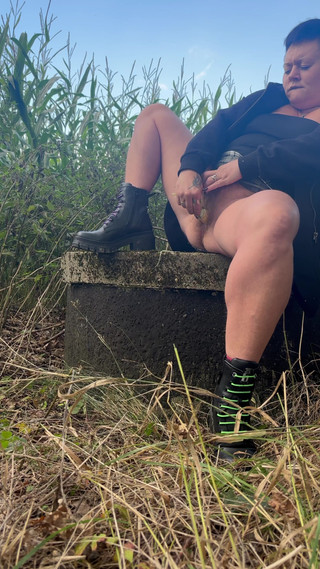 Hairyminka: Un épi de maïs à servir