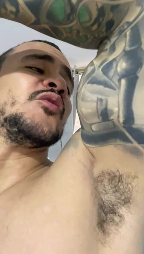 Christian_colombian: एक बहुत ही सींग वाले लातीनी भाग की मांसपेशियां भाग 1