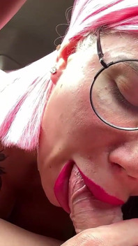 Barbie Sexy Faz Um Boquete Selfie No Carro E Recebe Porra Na Boca