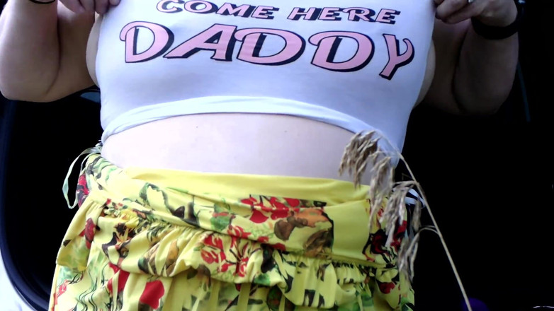 SexyNEBBW: Seksi iri güzel kadın açık havada fışkırtıyor