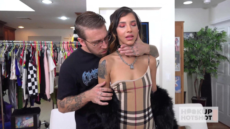 Hookup Hotshot: Si comel Kitty Carrera menunggang derma besar Bryan Gozzing mentah!