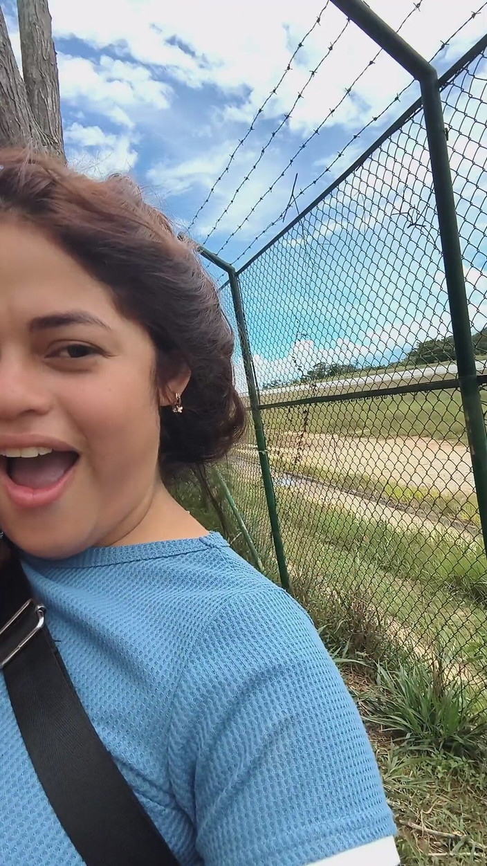 AngyAmazon: Finger im freien gefickt und fast erwischt