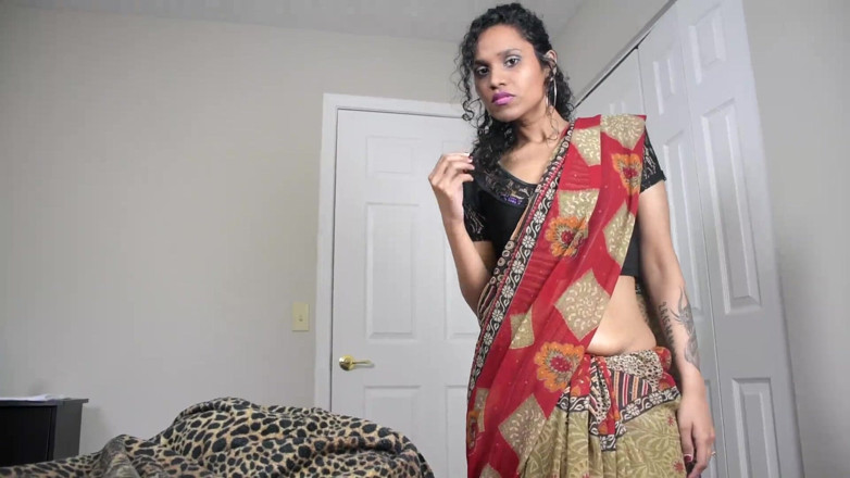 Sexy Lily: Geile Indische milf met enorme kont geeft geestverblindende orale baan...