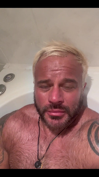 Bjorn Andrey: Klepněte na tlačítko, pokud chcete být vedle mě v Hot...