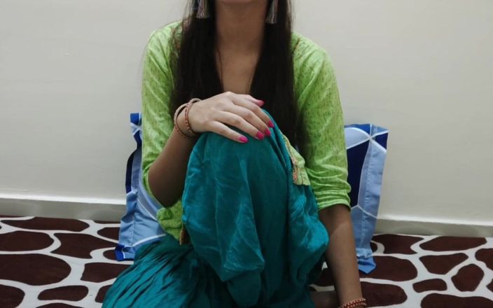 Saara Bhabhi: 回家的女婊被岳母抓住并性交，被岳母用下流话性交