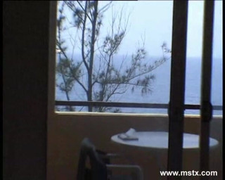 MSTX: サンドラは私にカスタネットをくれます