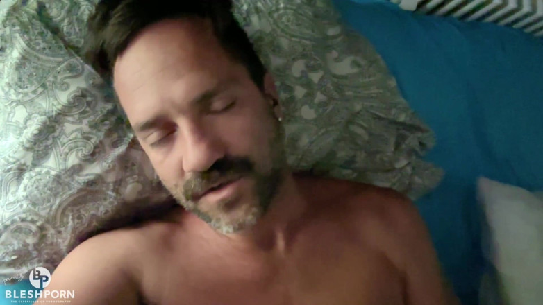bleshporn: Tim Blesh sacudiendo su polla