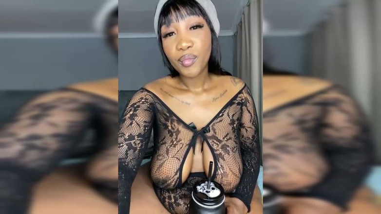 Legendary Booty Overdose: Dikke kont bbw striptease &amp; spuit masturbatie