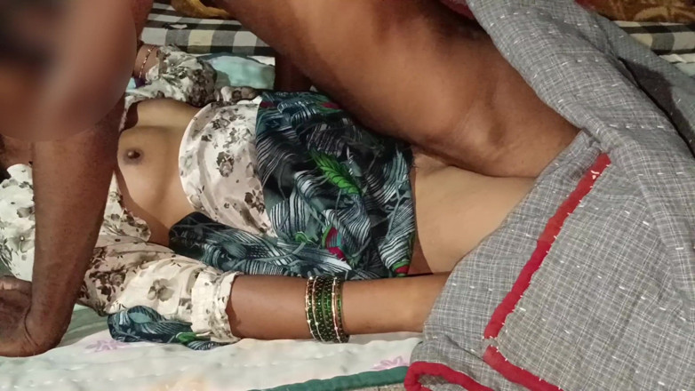 Indian sex2: Kakak ipar india yang hot sama abang iparnya di desa!