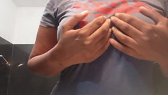 Miya White: Sexy a pikantní kotě Julia Bloom se svléká, aby ukázala...