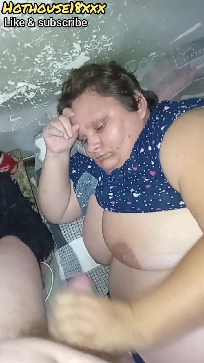 hothouse18xxx: Nevlastní Máma Dává Nevlastnímu Synovi Honění a Sperma Na Prsa