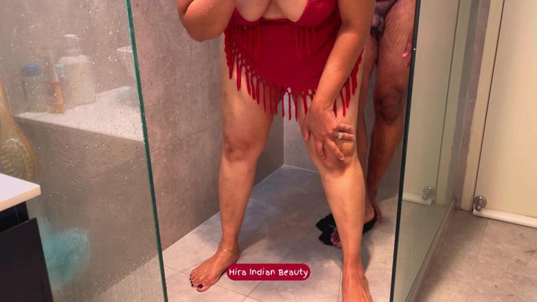 Hot 365 Entertainments: Tabu Badezimmer Anal: Ich Quetsche Meine Großen Möpse, Während Ich...