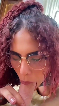 Měla sen o tom, že mi dává nedbalé kouření - sexy zrzka ukazuje žhavé a hardcore kouření a deepthroat v POV