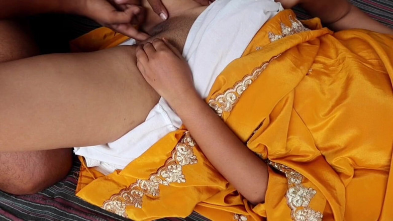 Saloni: Cô vợ rất nóng bỏng lừa dối chồng không có...