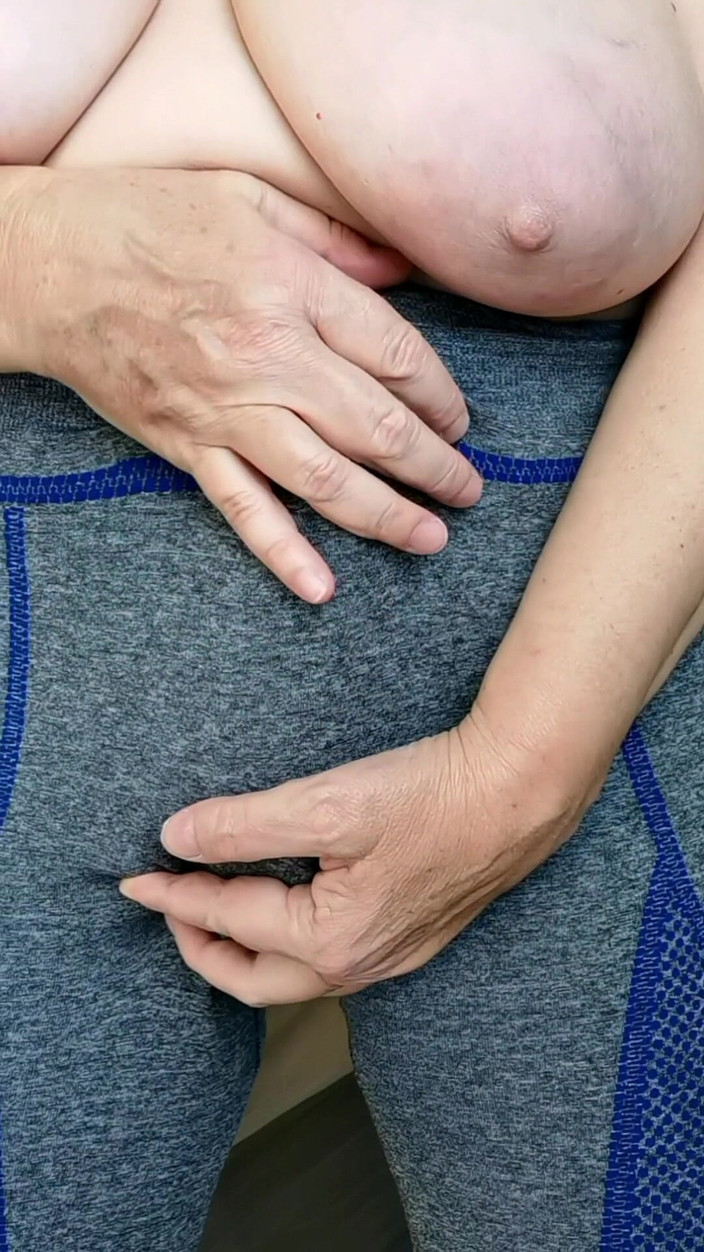 MariaOld: 来自丰满老熟女的大惊喜：futanari！