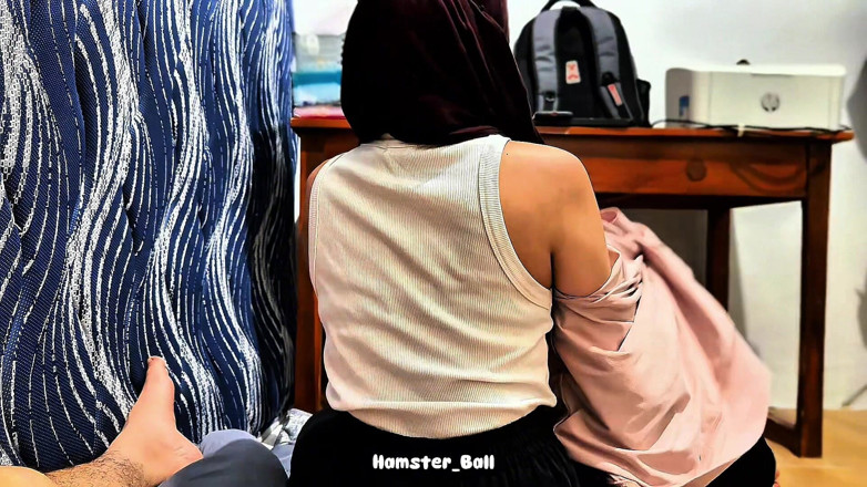 Hamster_Ball: 빗속에서 말레이 무슬림 밀프 하녀에게 펠라