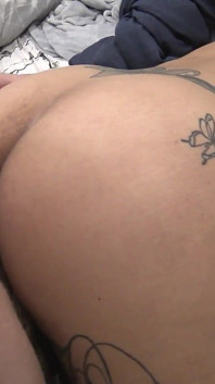 Facial énorme pour cette MILF sexy