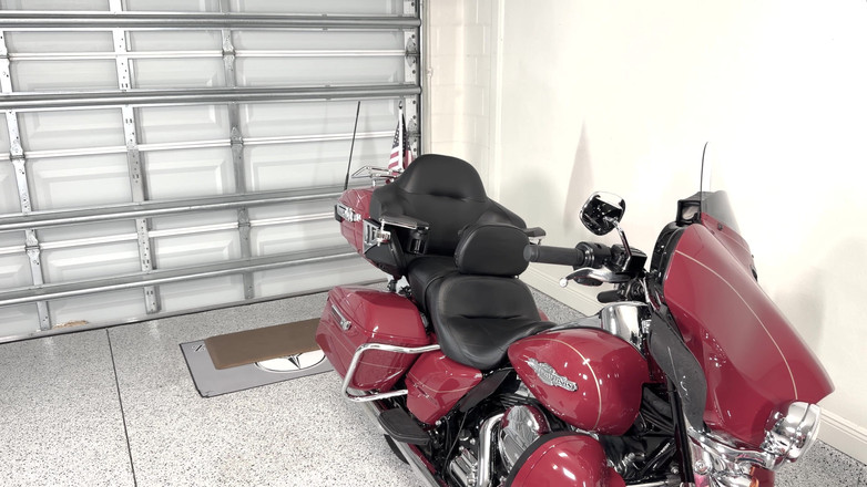 Mature man eaters: ブランチ後にブラックペニスを共有する淫らなミルフたち