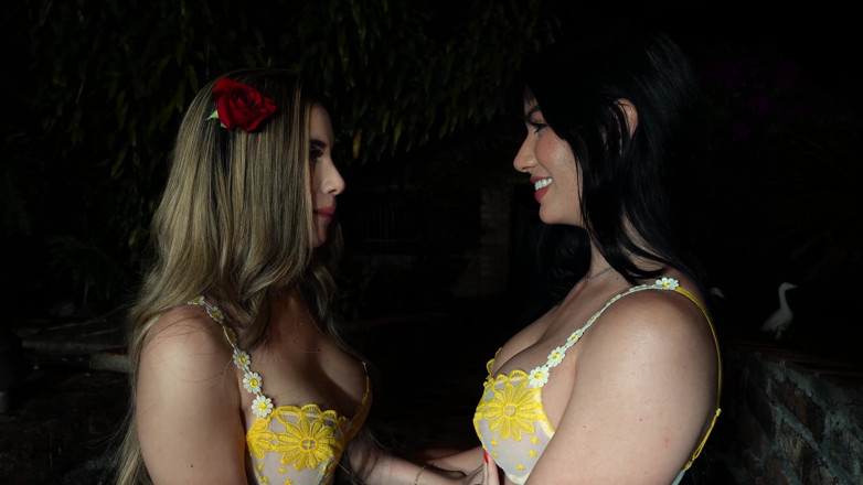 Ambar Prada: Sexo lésbico e sexo com strapon entre Ambar Prada e...