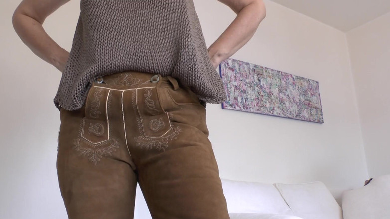 Lady Victoria Valente: Bavorský Lederhosen: Čichání zadku a stříkání na můj zadek! Lady Victoria...