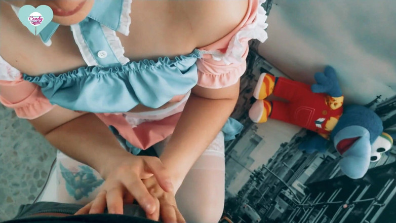 Candy Camille: Am futut o servitoare drăguță în fustă și ciorapi