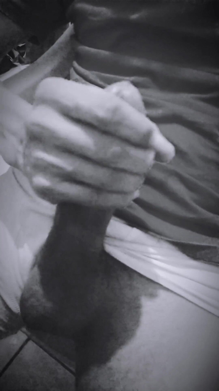 Naughty Cock: Mám pocit, že můžu víc stříkat se svázanými a těsnými koulemi
