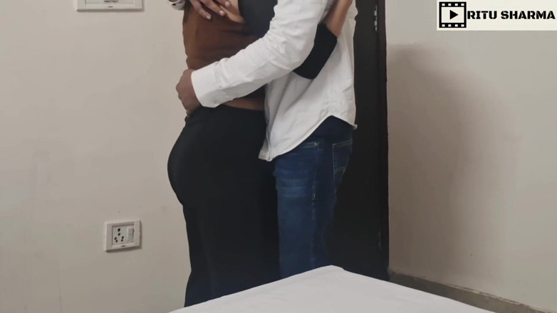 Ritu Sharma: Indische muslimische stiefschwester sana wird von jungem amateur-stiefbruder im doggystyle...