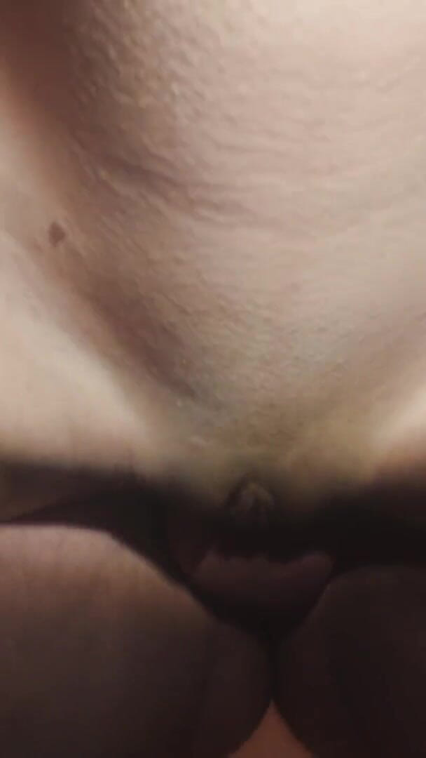 Wet Pussy Fuck: Er fickte schnell und kam riskant in ihre muschi, nahaufnahme