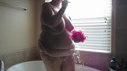 Sweet BBW Productions: Gordinha esposa depilada e chuveiro