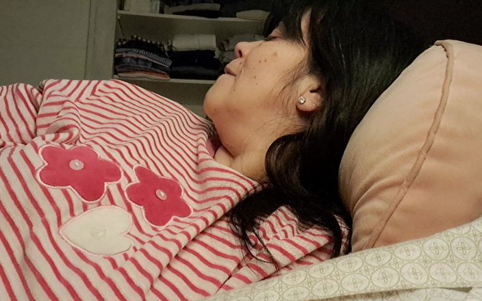 Mommy big hairy pussy: In Bed with a Young Lover I Feel It Hard