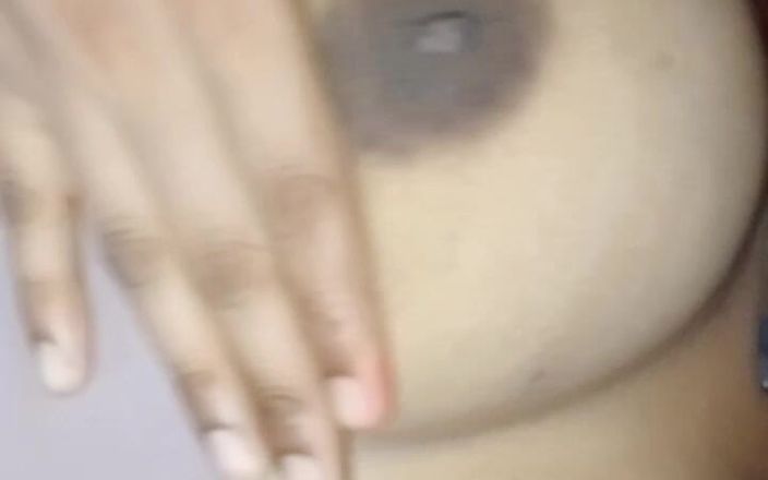 Indiangirlsneha: Hintli 18 yaşındaki kızlar sıkı amını ve göğüslerini ilk kez gösteriyor
