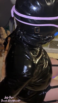 Robe Et Cagoule En Latex Avec Ballgag Et Vibro