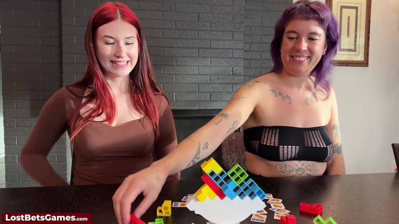 Lost Bets Games: I giocattoli sexy escono mentre lo strip game è vinto
