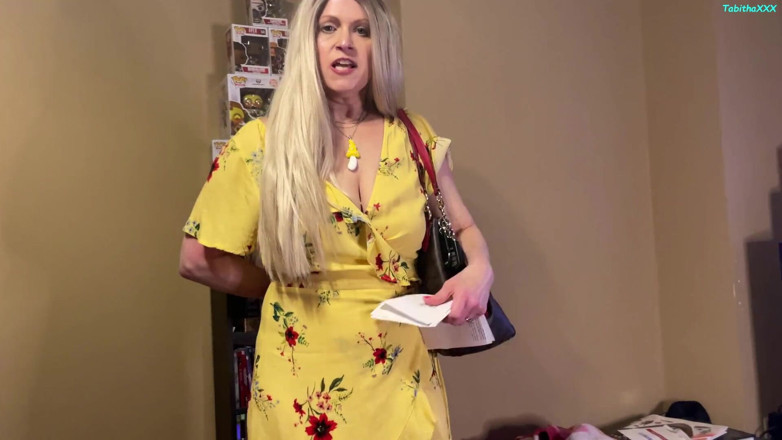 TabithaXXX: Giantess stepmom - shrinks slacker stepson 2 worship her body
