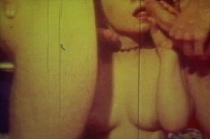 Vintage Life: Deepthroat-obsessed Retro Babe Worships Cock in Vintage Loop