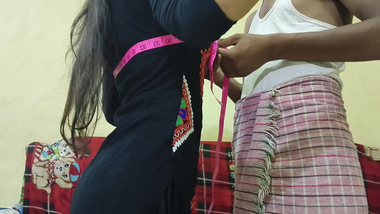 Your kavita bhabhi: Terzi eve geldi ve ölçülerini alma bahanesiyle baldızını sikti.