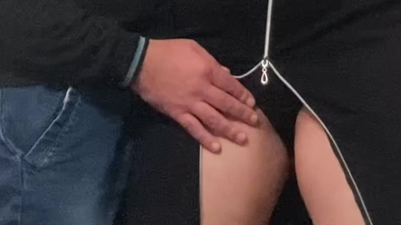 Niki studio: Uff!! 독일 지하철에서 내 보지를 문지르는 낯선 더러운 손가락